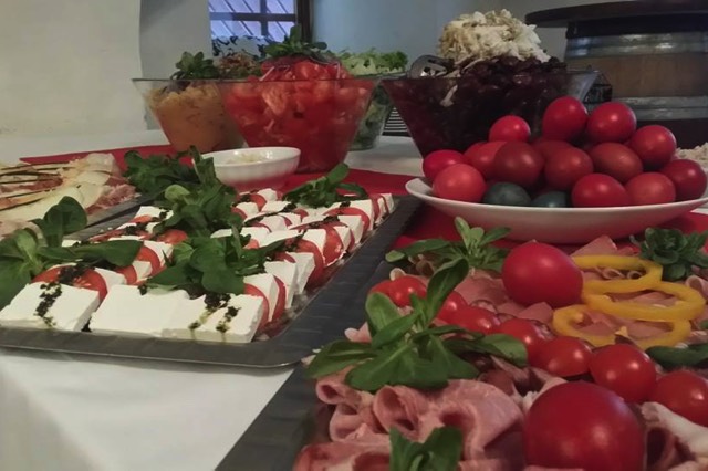 Platten und Buffets in der Herzl Weinstube Graz